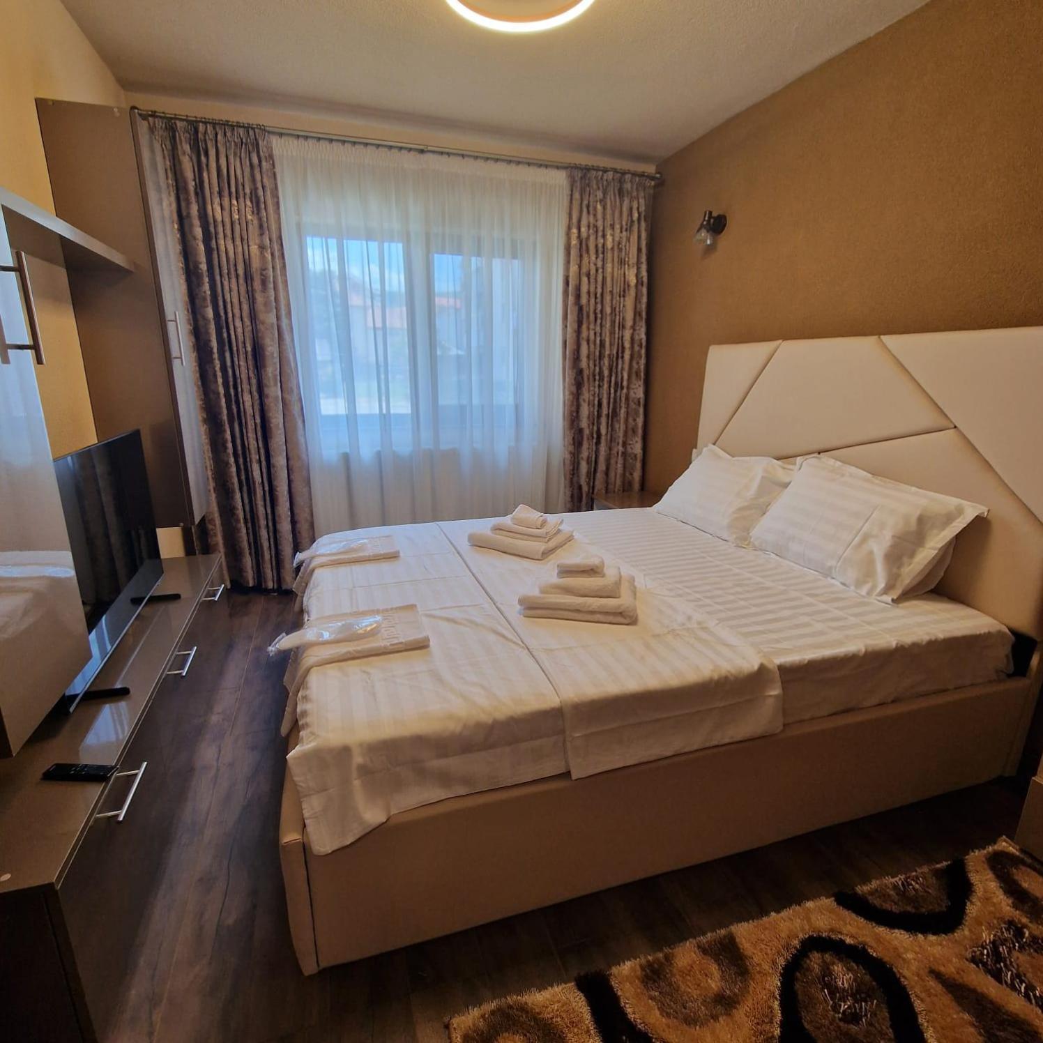 Apartament Iulius 4 Curtea De Arges Ngoại thất bức ảnh