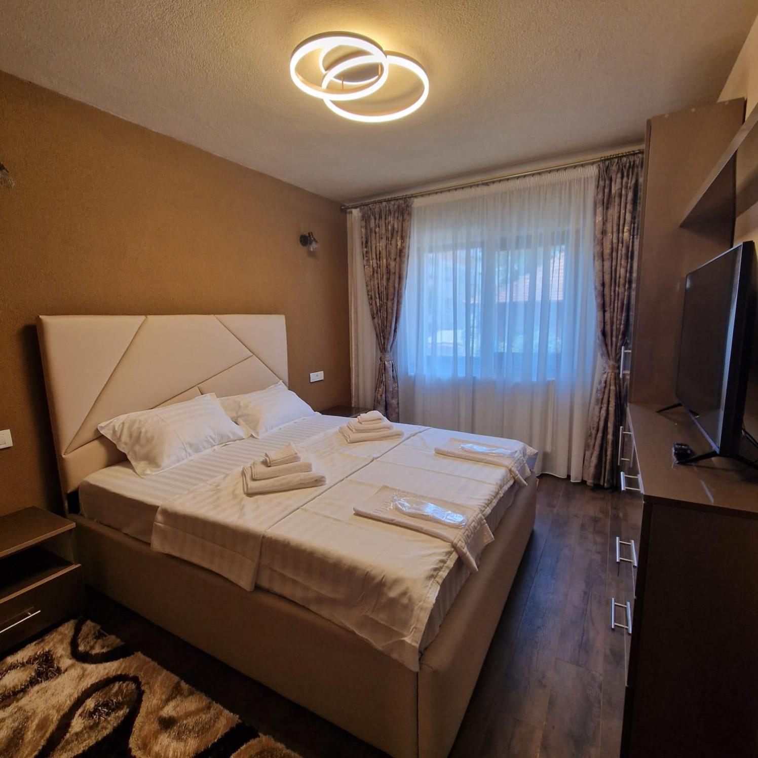 Apartament Iulius 4 Curtea De Arges Ngoại thất bức ảnh